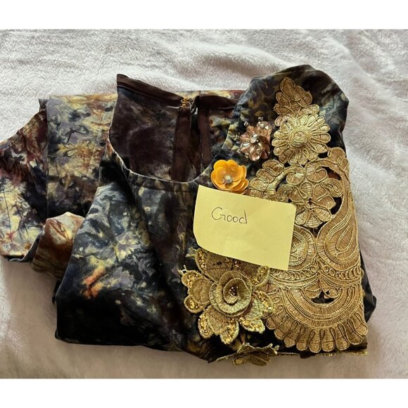 Vintage-Inspired Floral Pattern Long Sleeve Dress With Gold Embroidered Applique - Picture 10 of 10